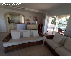 Espaciosa villa de 6 habitaciones con unas vistas espectaculares.