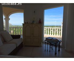 Espaciosa villa de 6 habitaciones con unas vistas espectaculares.