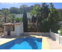 Espaciosa villa de 6 habitaciones con unas vistas espectaculares.