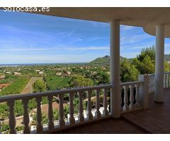 Espaciosa villa de 6 habitaciones con unas vistas espectaculares.