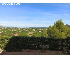Espaciosa villa de 6 habitaciones con unas vistas espectaculares.