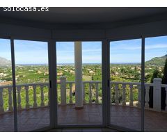 Espaciosa villa de 6 habitaciones con unas vistas espectaculares.