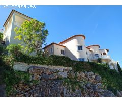 Espaciosa villa de 6 habitaciones con unas vistas espectaculares.