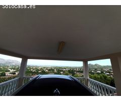 Espaciosa villa de 6 habitaciones con unas vistas espectaculares.