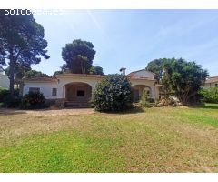 Casa muy grande situada a menos de 100m de las calas más bonitas de Las Rotas en