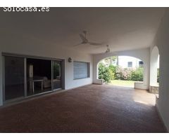 Casa muy grande situada a menos de 100m de las calas más bonitas de Las Rotas en