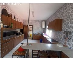 Casa muy grande situada a menos de 100m de las calas más bonitas de Las Rotas en