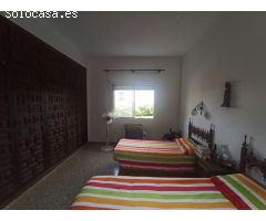 Casa muy grande situada a menos de 100m de las calas más bonitas de Las Rotas en