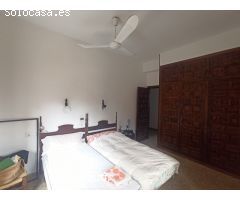 Casa muy grande situada a menos de 100m de las calas más bonitas de Las Rotas en