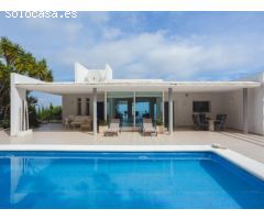 MAGNIFICA VILLA CON SUS VISTAS PANORÁMICAS AL MAR, MONTAÑAS Y CAMPO DE GOLF EN
