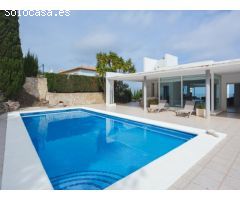 MAGNIFICA VILLA CON SUS VISTAS PANORÁMICAS AL MAR, MONTAÑAS Y CAMPO DE GOLF EN
