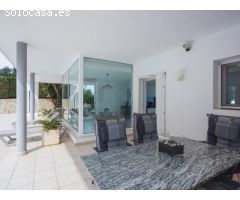 MAGNIFICA VILLA CON SUS VISTAS PANORÁMICAS AL MAR, MONTAÑAS Y CAMPO DE GOLF EN