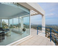 MAGNIFICA VILLA CON SUS VISTAS PANORÁMICAS AL MAR, MONTAÑAS Y CAMPO DE GOLF EN