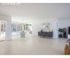 MAGNIFICA VILLA CON SUS VISTAS PANORÁMICAS AL MAR, MONTAÑAS Y CAMPO DE GOLF EN