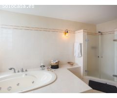 MAGNIFICA VILLA CON SUS VISTAS PANORÁMICAS AL MAR, MONTAÑAS Y CAMPO DE GOLF EN