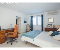 MAGNIFICA VILLA CON SUS VISTAS PANORÁMICAS AL MAR, MONTAÑAS Y CAMPO DE GOLF EN