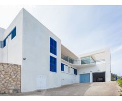 MAGNIFICA VILLA CON SUS VISTAS PANORÁMICAS AL MAR, MONTAÑAS Y CAMPO DE GOLF EN