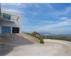 MAGNIFICA VILLA CON SUS VISTAS PANORÁMICAS AL MAR, MONTAÑAS Y CAMPO DE GOLF EN