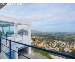 MAGNIFICA VILLA CON SUS VISTAS PANORÁMICAS AL MAR, MONTAÑAS Y CAMPO DE GOLF EN