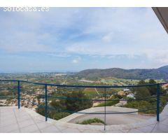 MAGNIFICA VILLA CON SUS VISTAS PANORÁMICAS AL MAR, MONTAÑAS Y CAMPO DE GOLF EN
