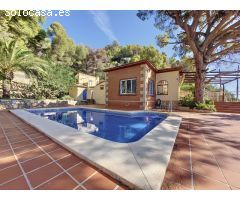 Villa a la venta con vistas al mar en el Puerto de Javea