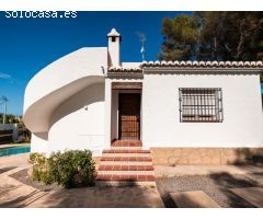 Descubre tu nuevo hogar: villa reformada de 4 dormitorios en Jávea