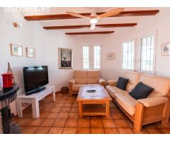 Descubre tu nuevo hogar: villa reformada de 4 dormitorios en Jávea