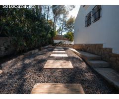 Descubre tu nuevo hogar: villa reformada de 4 dormitorios en Jávea