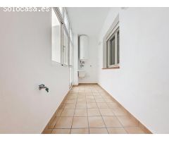 Confort y Estilo en La Xara: Piso Reformado de 3 Dormitorios con Terraza