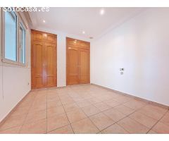 Confort y Estilo en La Xara: Piso Reformado de 3 Dormitorios con Terraza