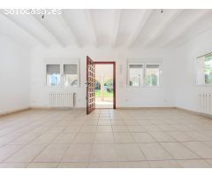 Oportunidad Única: Villa en Urbanización de Lujo