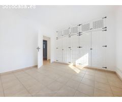Oportunidad Única: Villa en Urbanización de Lujo