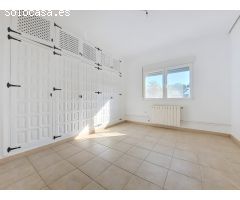 Oportunidad Única: Villa en Urbanización de Lujo