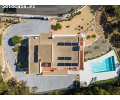 VILLA con piscina a lado del club de golf de Altea