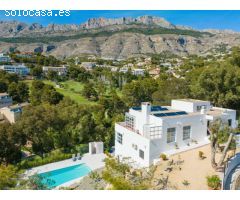 VILLA con piscina a lado del club de golf de Altea