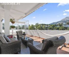 VILLA con piscina a lado del club de golf de Altea