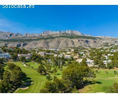 VILLA con piscina a lado del club de golf de Altea