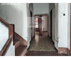 CASA DE PUEBLO ESQUINERA EN EL CENTRO DE XATIVA