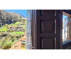 Caserón de piedra y castaño