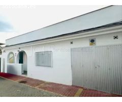 Casa adosada de 4 dormitorios con garaje y gran terraza en Fuengirola