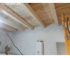 Planta baja con jardín en Arija.