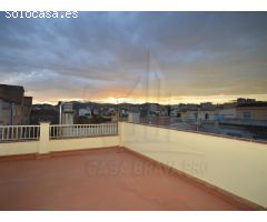 UNA OPORTUNIDAD ÚNICA PARA INVERSORES. UNA VIVIENDA DE TRES NIVELES.