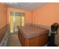 UNA OPORTUNIDAD ÚNICA PARA INVERSORES. UNA VIVIENDA DE TRES NIVELES.