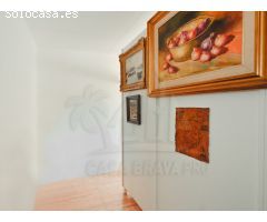 UNA OPORTUNIDAD ÚNICA PARA INVERSORES. UNA VIVIENDA DE TRES NIVELES.