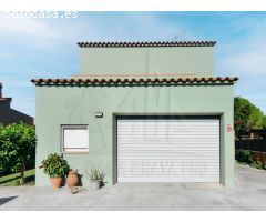 Encantadora Vivienda Unifamiliar con Ático en Zona Tranquila