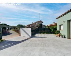 Encantadora Vivienda Unifamiliar con Ático en Zona Tranquila