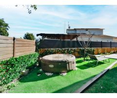 Encantadora Vivienda Unifamiliar con Ático en Zona Tranquila