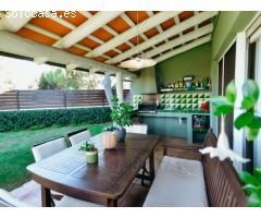 Encantadora Vivienda Unifamiliar con Ático en Zona Tranquila