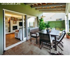 Encantadora Vivienda Unifamiliar con Ático en Zona Tranquila
