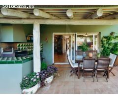 Encantadora Vivienda Unifamiliar con Ático en Zona Tranquila